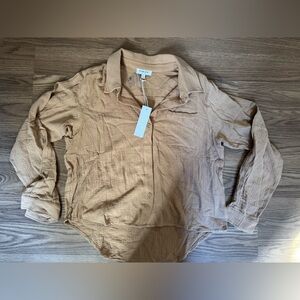 Gilli Women's Tan Button Down Shirt